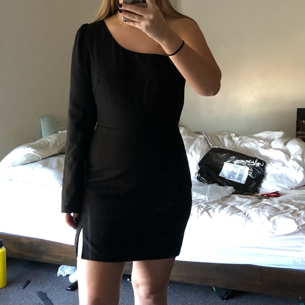 Black small one shoulder long sleeve mini dress